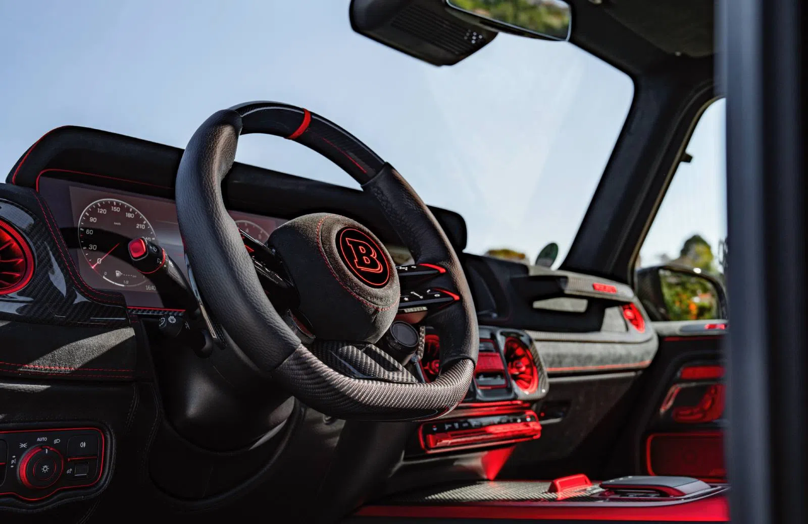 Brabus 900 Rocket Cabrio interieur
